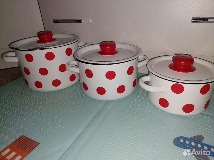 Набор эмалированных кастрюль