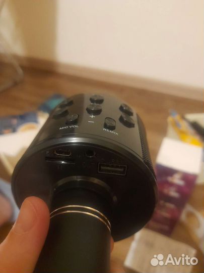 Караоке-колонка с микрофоном