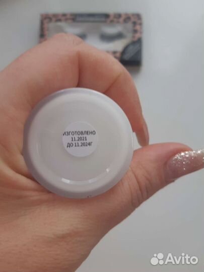 Накладные ресницы с клеем