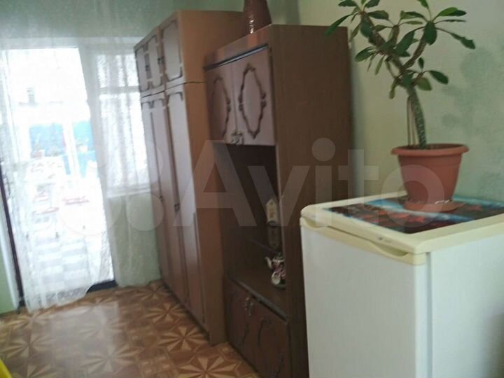 Комната 18 м² в 5-к., 1/1 эт.