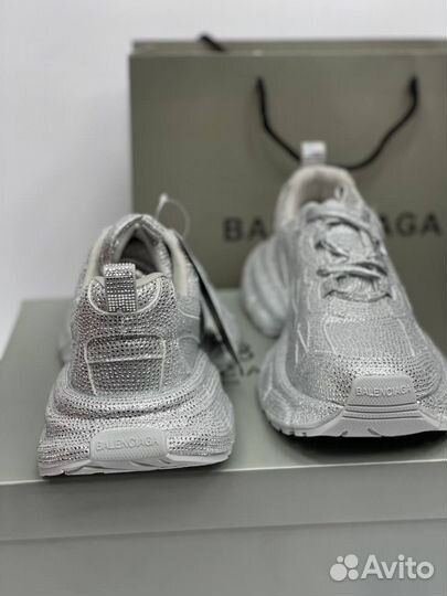 Кроссовки Balenciaga со стразами 