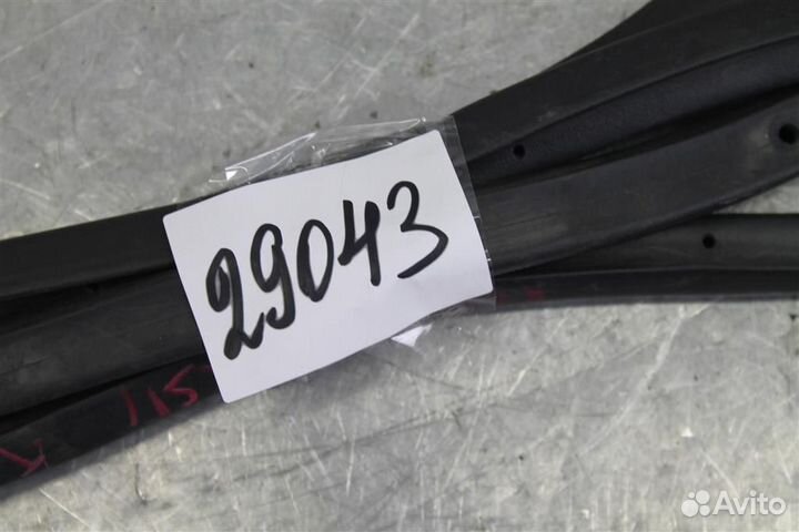 Уплотнитель капота Nissan Qashqai J11