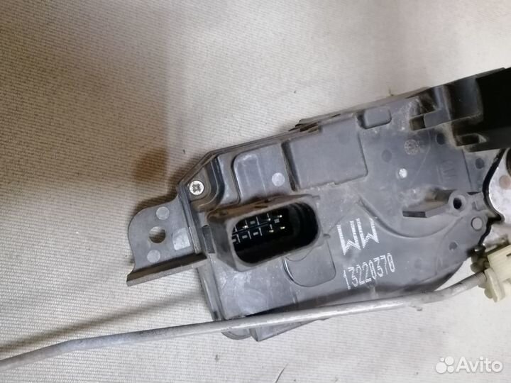 Замок двери передней правой Opel Astra H 2004-2015