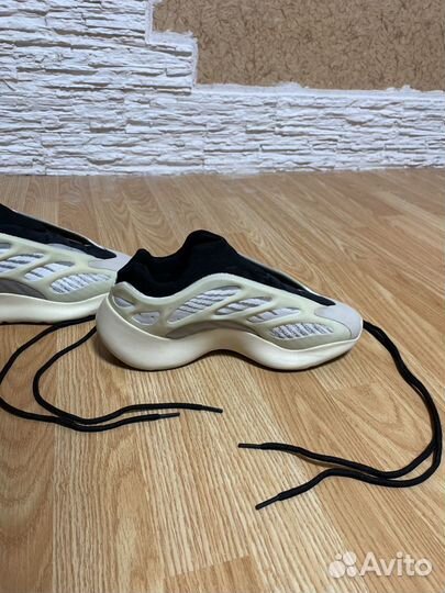 Кроссовки adidas adidas yeezy boost 700 V3