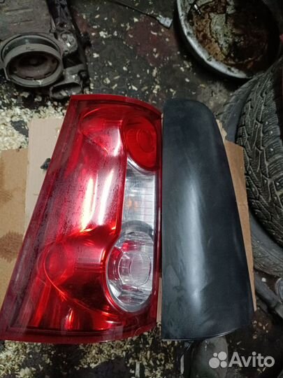 Задний левый фонарь Лада Ларгус