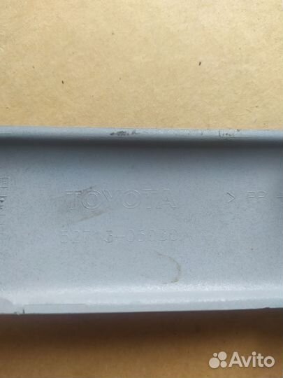Молдинг переднего бампера левый Toyota Avensis 2