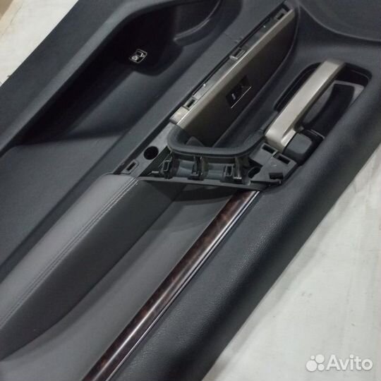 Обшивка двери передняя правая Toyota Land Cruiser