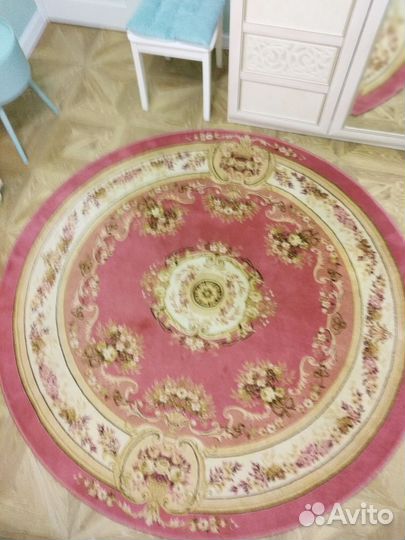 Круглый шерстяной ковер