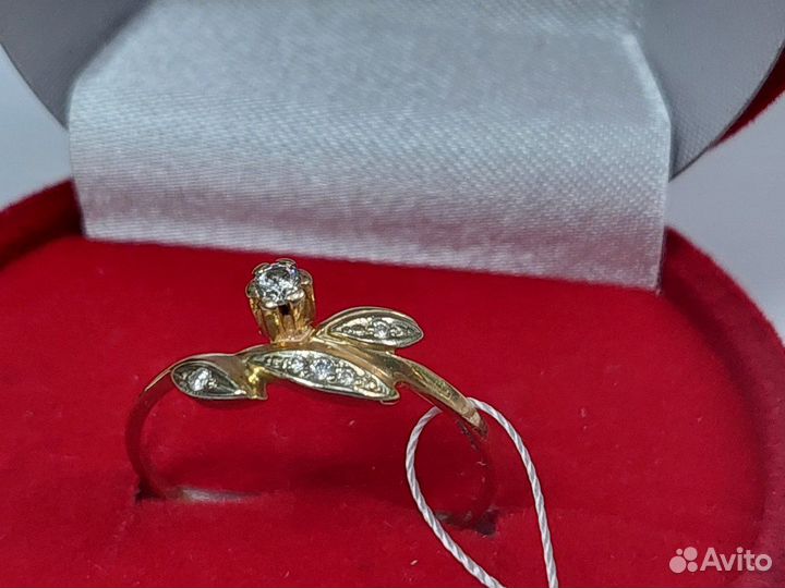 Кольцо с камнями золотое