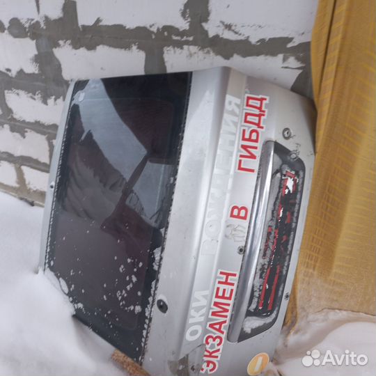 Продам крышку багажника приора