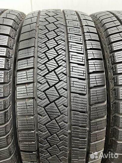 Pirelli Ice Zero 215/45 R17 91H