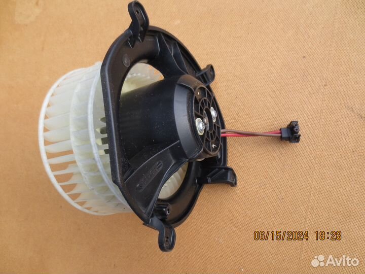 Вентилятор отопителя (печки) 21 18 300 408 с элект