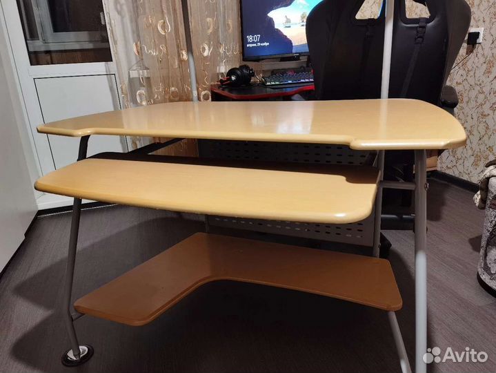 Компьютерный стол