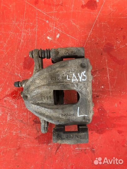 Суппорт тормозной левый Toyota Avensis T250