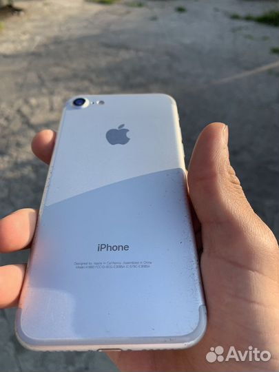 Телефон iPhone 7