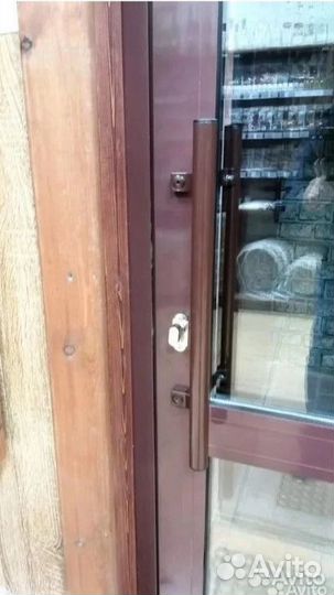 Дверь алюминиевая входная