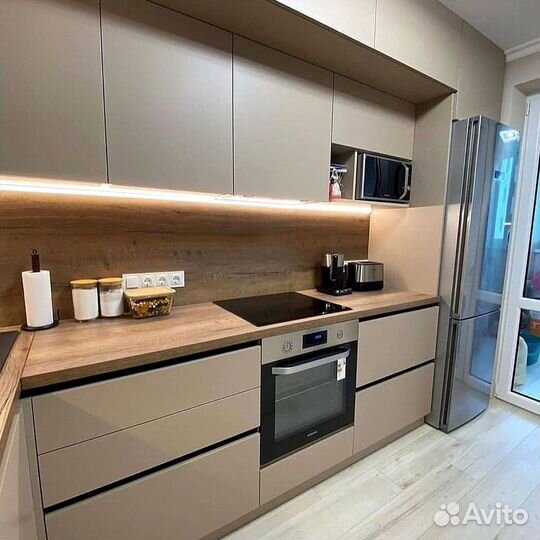 Угловой кухонный гарнитур современный