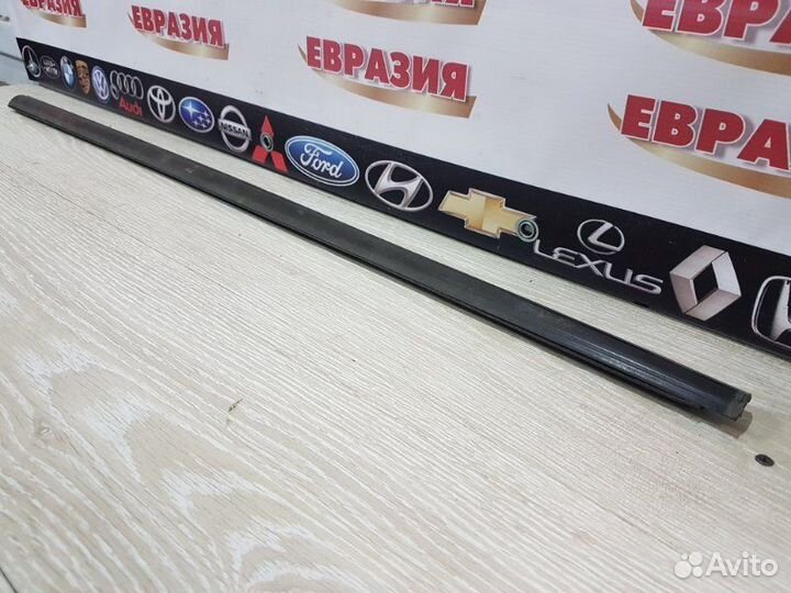 Молдинг стекла передний левый Honda Stepwgn RF7