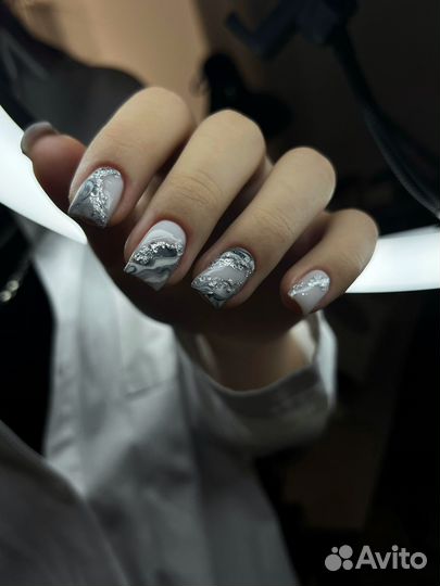 Маникюр и педикюр