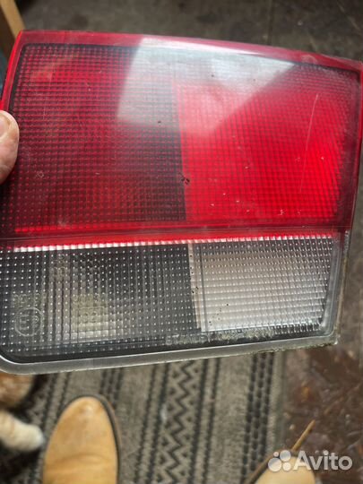 Фонарь правый в крышку багажника mazda 626