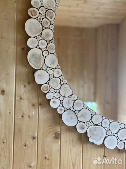 Круглое зеркало с можжевельником