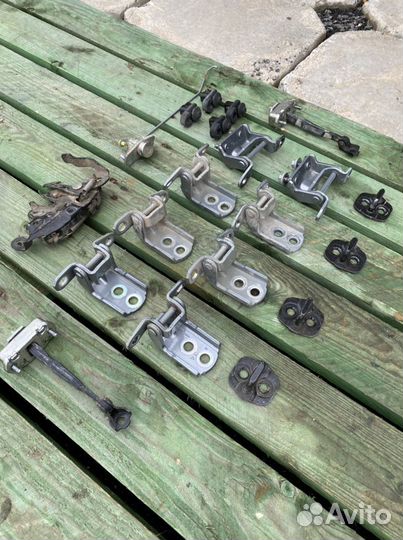 Петли дверные Nissan Tiida C11 2013 (2006-2013)