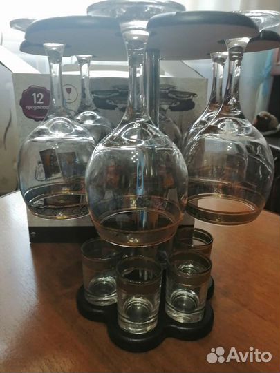 Набор бокалов и рюмок