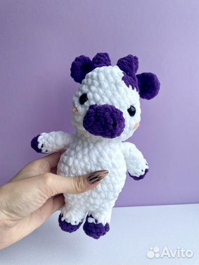 Вязанная игрушка коровка