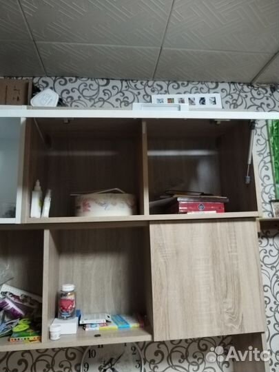 Письменный стол с ящиками и полками