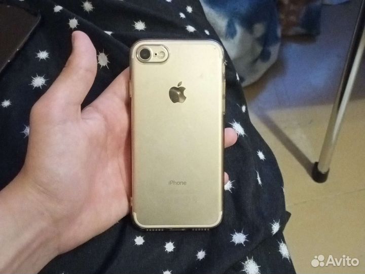Телефон iPhone 7