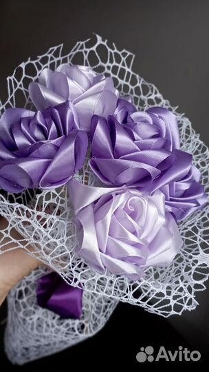 Розы из атласных лент