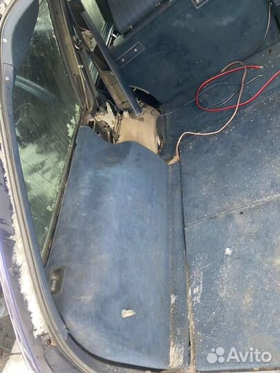 Обшивки багажника Mercedes-Benz S124 M102.982 1989