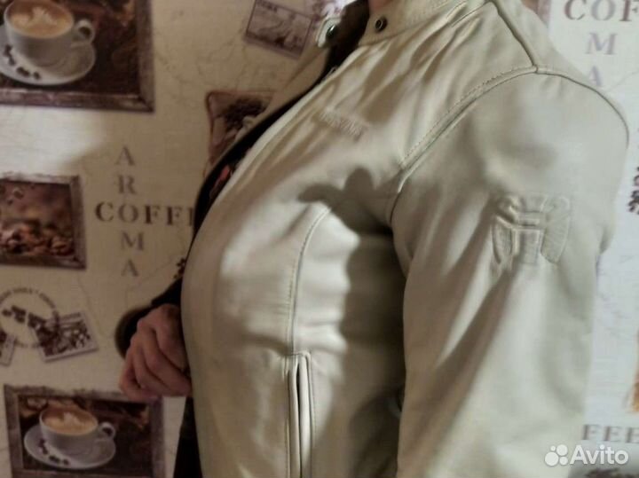 Мотокуртка кожаная женская