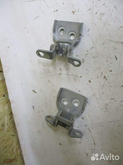 Петля двери Форд Фиеста мк5 (2008)