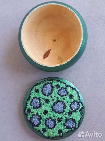 Деревянная шкатулка