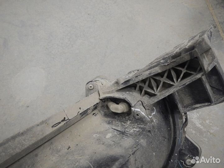 Б/У Фара правая, Mitsubishi (Митсубиси) -L200