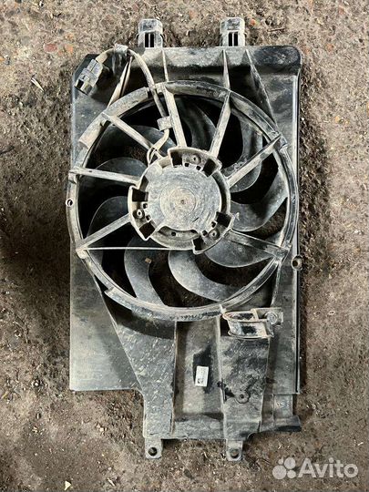 Вентилятор охлаждения двигателя Лада Гранта