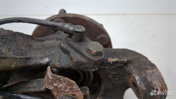 Ступица (кулак, цапфа) правая передняя Nissan Primera P12