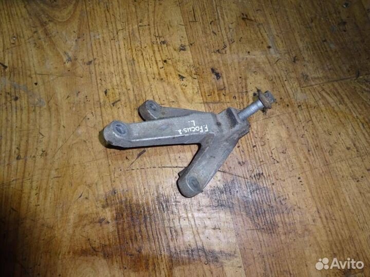 Кронштейн кпп левый Ford Focus II 2008-2011