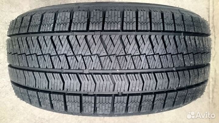 Bridgestone Blizzak Ice 235/40 R18 95H