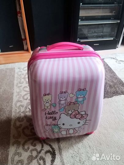 Детский чемодан на колесиках