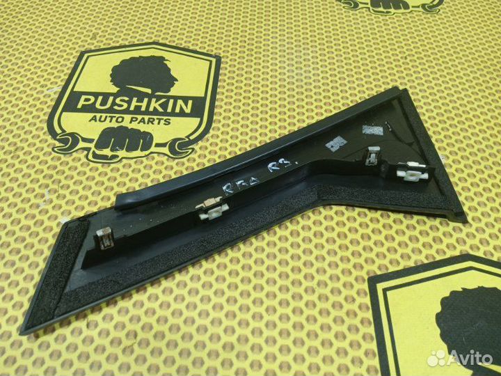 Молдинг стойки двери задний правый Renault Kaptur