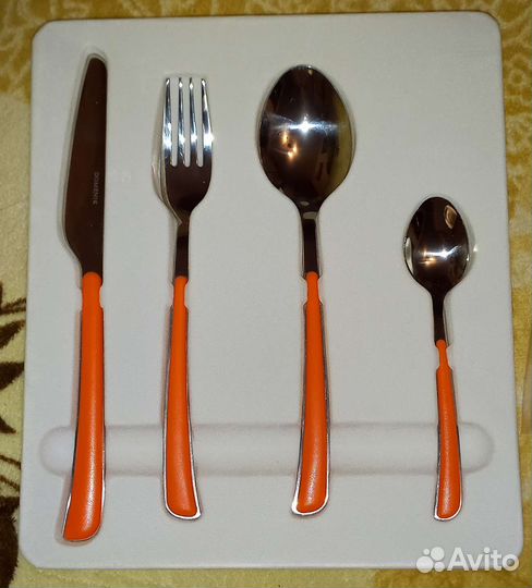 Набор столовых приборов ложки вилки ножи посуда
