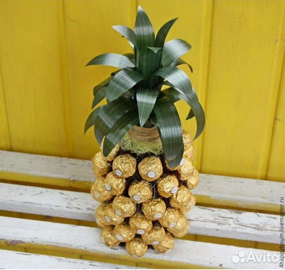 Ананас из конфет