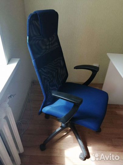 Офисное кресло