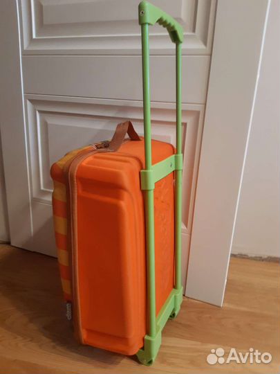 Детский чемодан на колесиках
