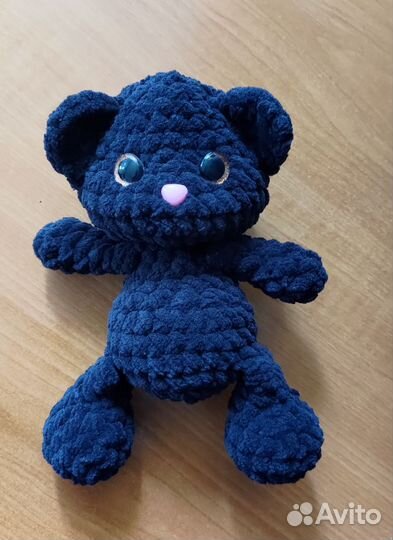 Вязаная игрушка котик