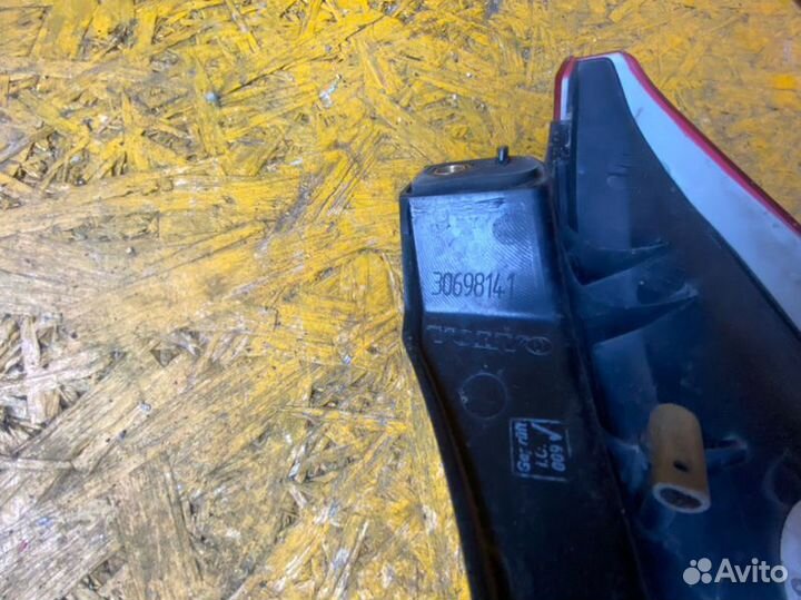 Отражатель левый Volvo Xc90 C30 D5244T 2009