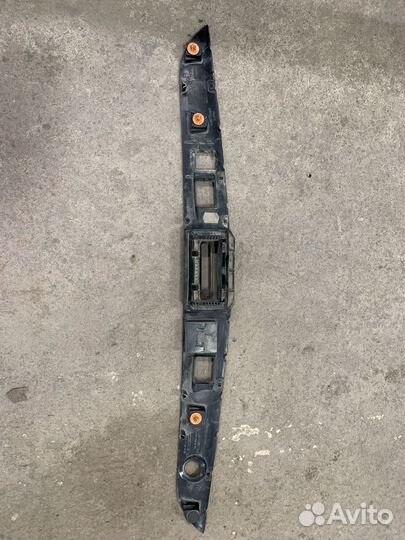 Насадка на замок крышки багажника Мерседес Е 212