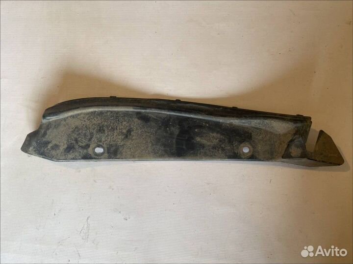 Пыльник заднего бампера правый